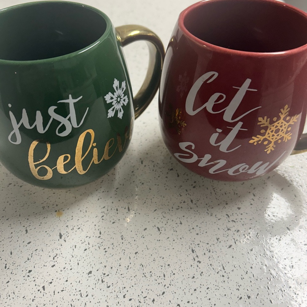 Festive Holiday Mugs Set